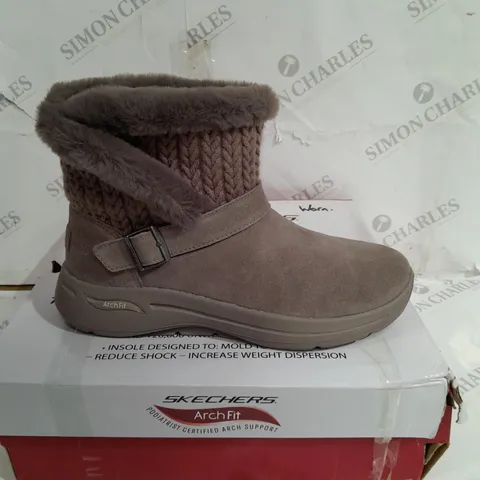 BOXED SKECHERS GO BOOTS IN BLACK - SIZE 6.5