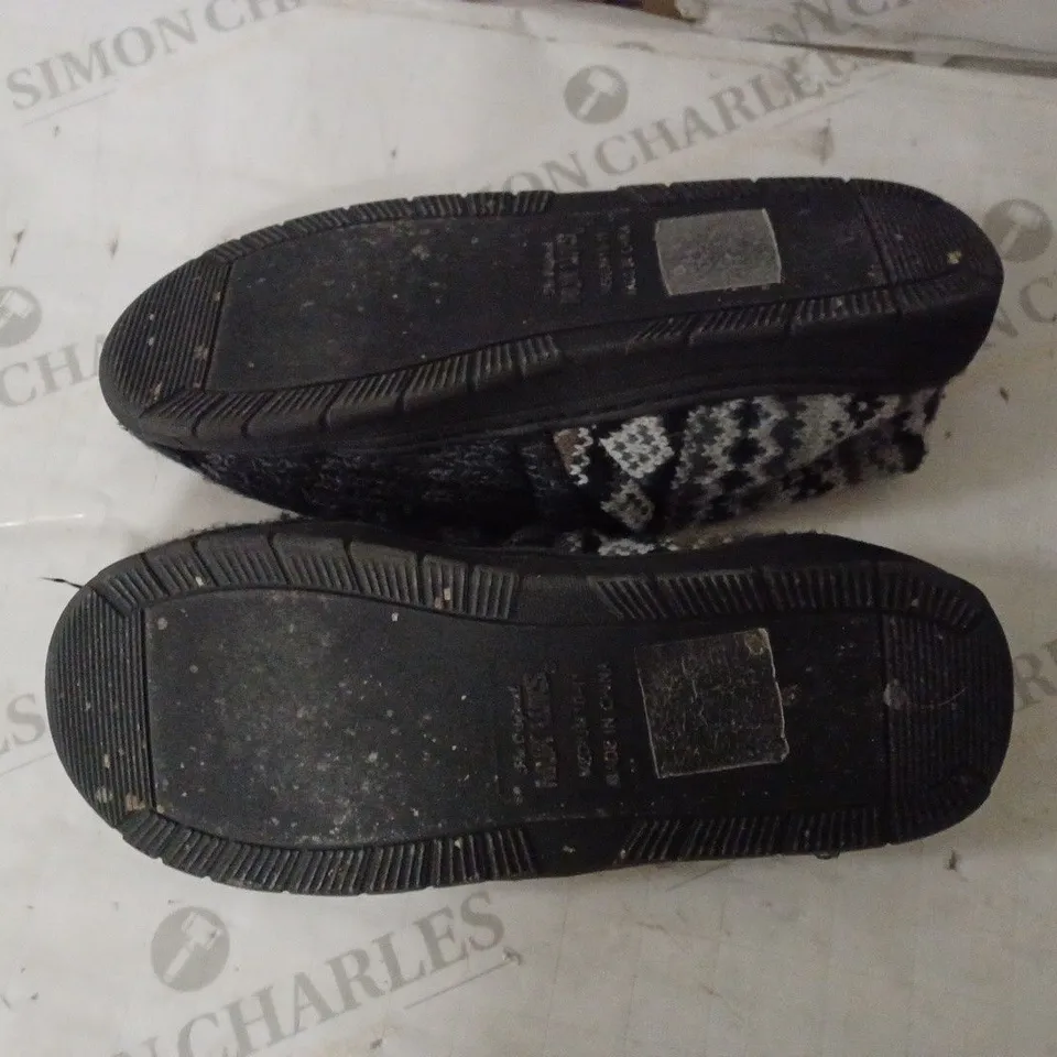 MUK LUKS MENS SLIPPER BLACK MEDIUM