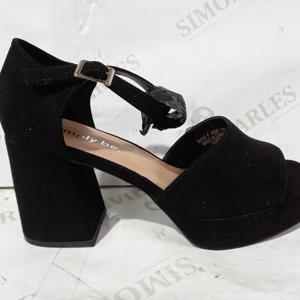 BOXED PAIR OF SIMPLY BE OPEN TOE BLOCK HEELS IN BLACK EU SIZE 39