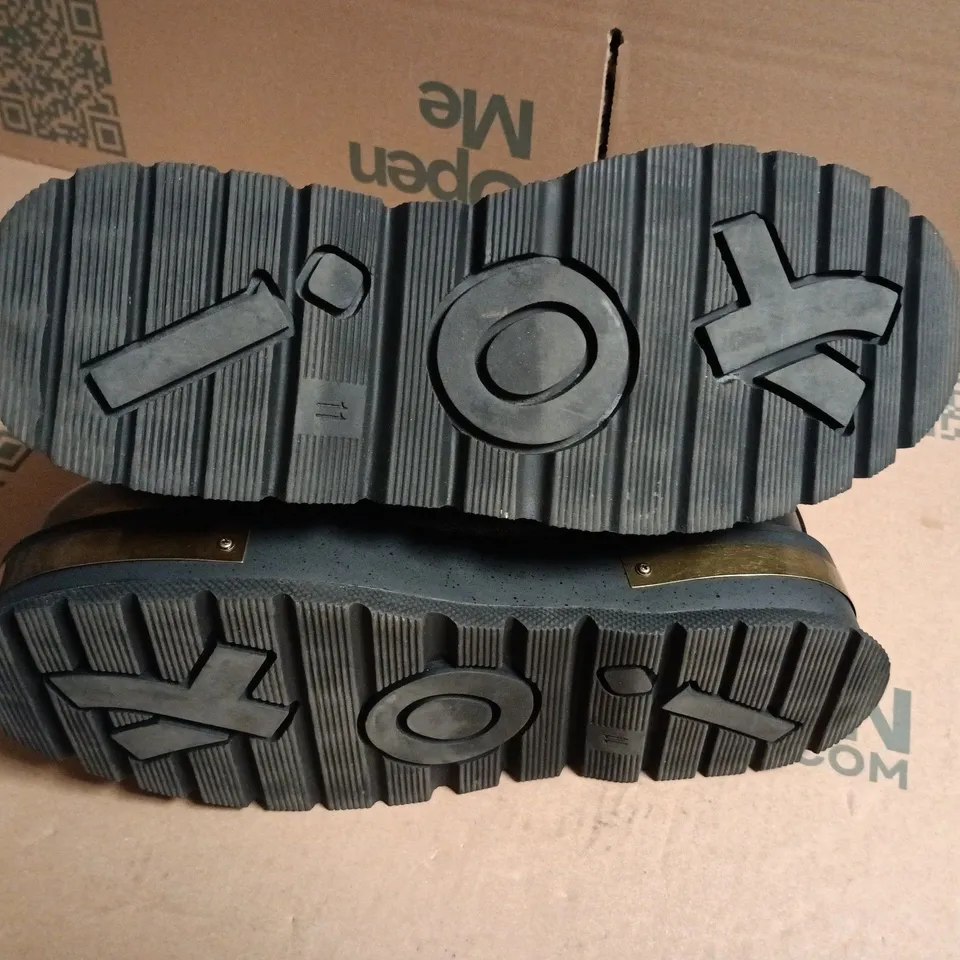 BOXED KOI VINTAGE BORIN MENS PLATFORM BOOTS IN FADED ASH, UK 11