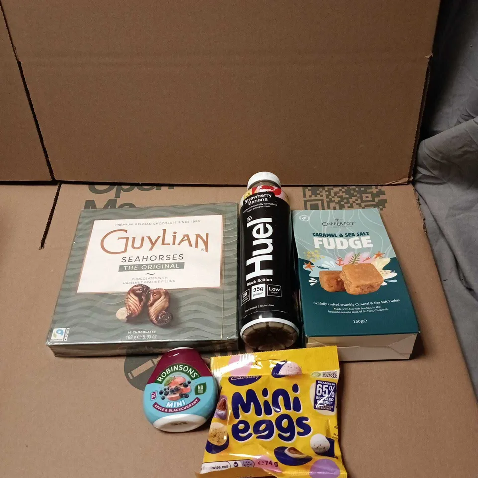 APPROXIMATELY 13 ASSORTED FOOD AND DRINK ITEMS TO INCLUDE HUEL, GUYLIAN, FUDGE, CADBURY MINI EGGS ETC