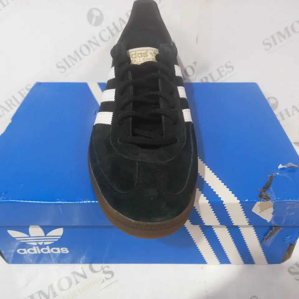 BOXED PAIR OF ADIDAS HANDBALL SPEZIAL SHOES IN BLACK/WHITE UK SIZE 10