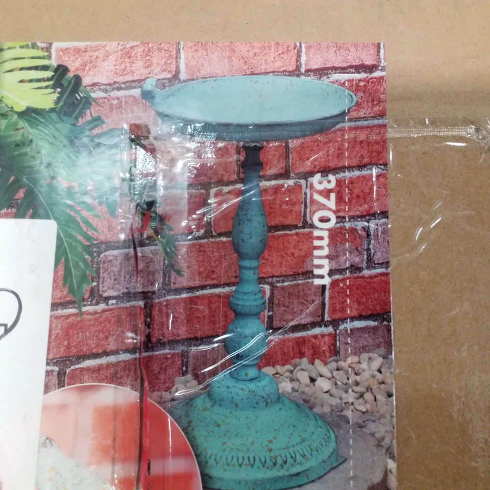 BOXED ST HELENS METAL BIRD BATH & FEEDER