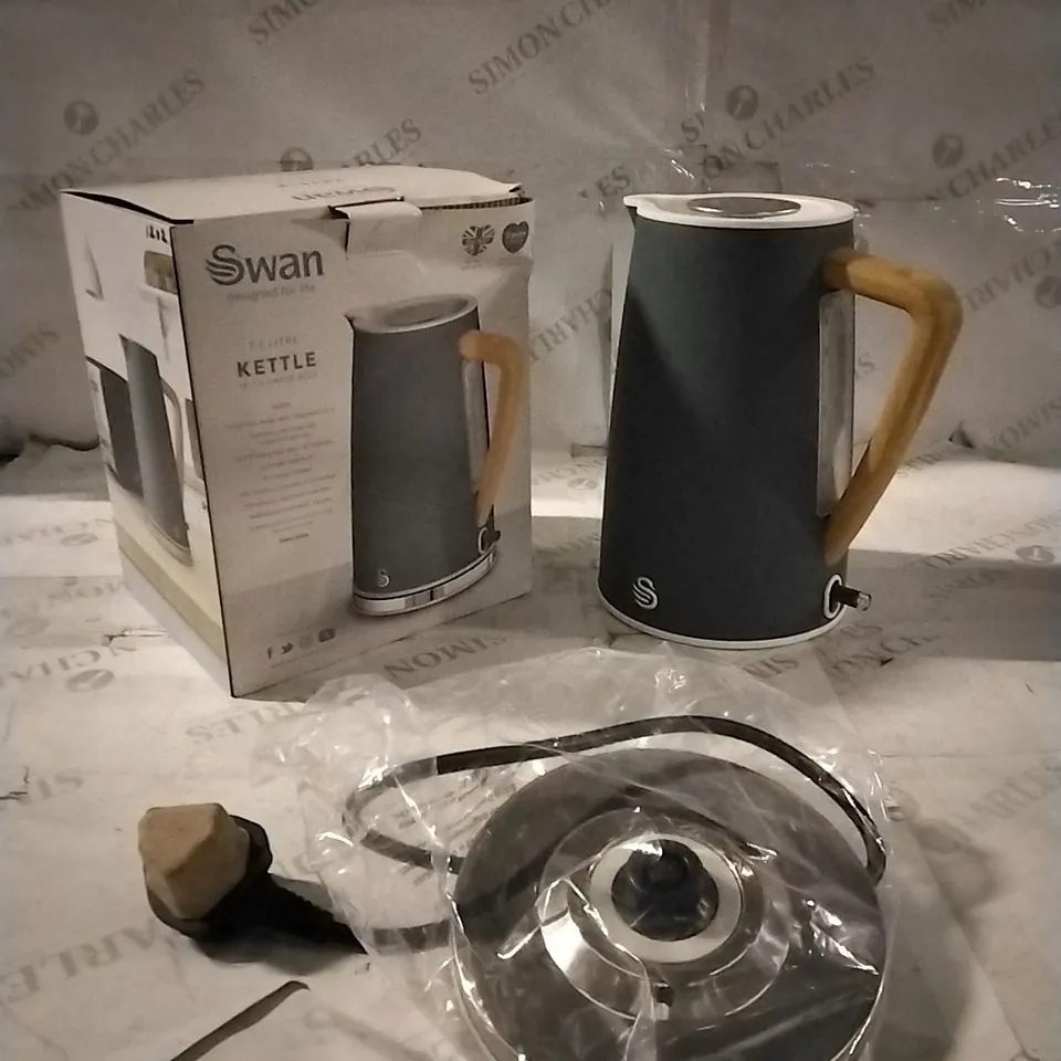 BOXED SWAN 1.7L KETTLE
