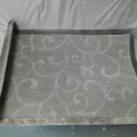BERNINI ACQUA-TERRA DELUXE DOOR MAT GREY SCROLL PRINT