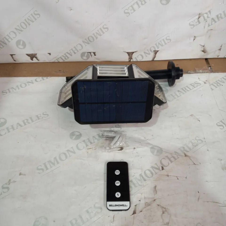 BOXED BELL & HOWELL 300 LUMENS BIONIC FLOODLIGHT