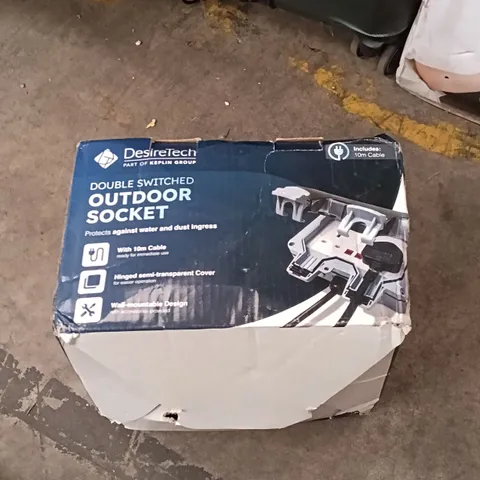 BOXED DESIRETECH DOUBLE SWITCHED OUTDOOR SOCKET 