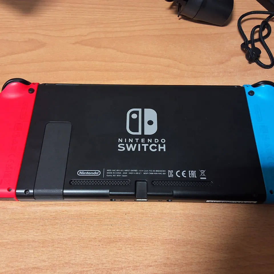 BOXED NINTENDO SWITCH GAMES CONSOLE WITH DOCK, ACCESSORIES AND 2 GAMES - HAC-001