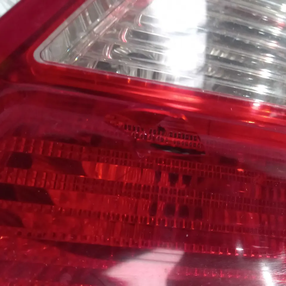 MERCEDES C CLASS W204 2010 SALOON DRIVER REAR RIGHT TAIL LIGHT 2048200264R