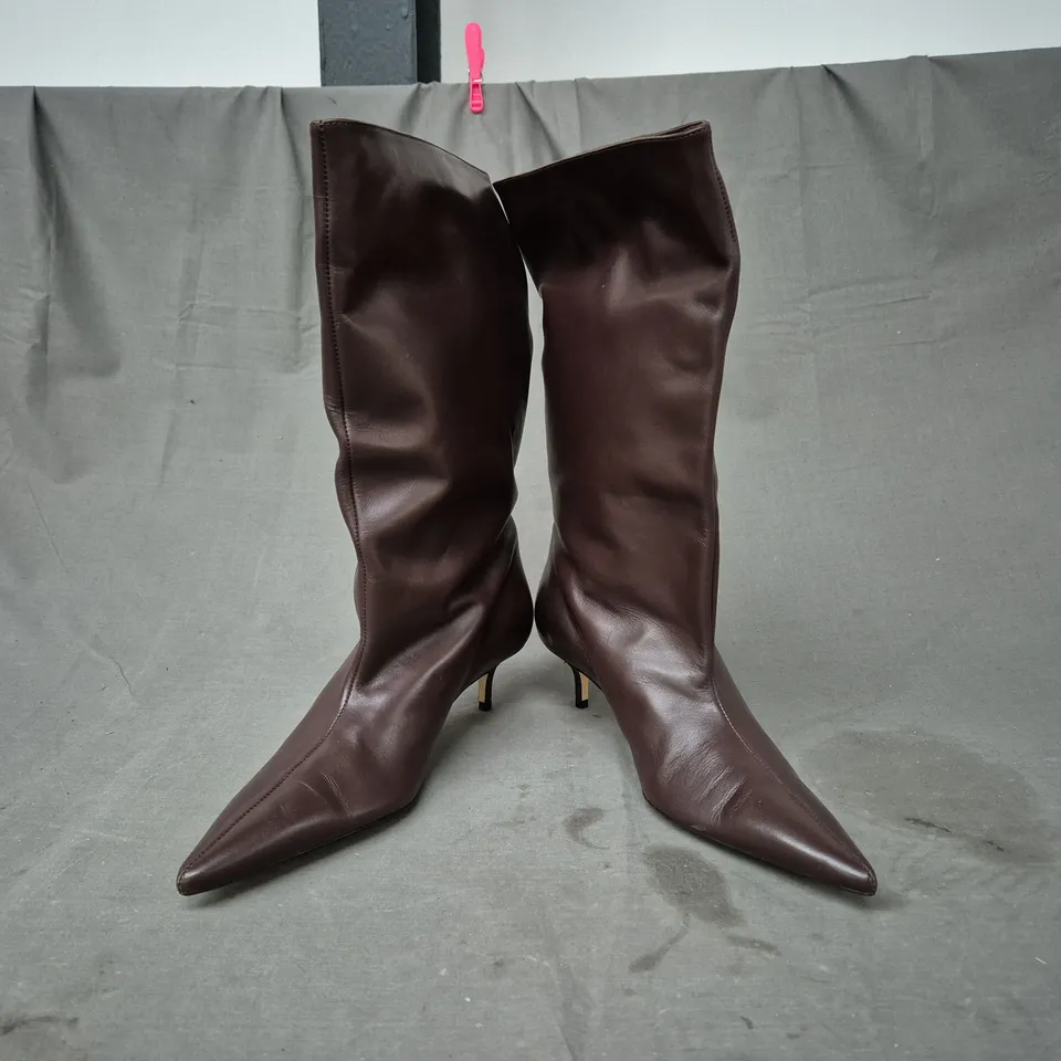 BOXED PAIR OF ZARA POINTED TOE LOW HEEL KNEE-HIGH BOOTS IN CHOCOLATE EU SIZE 41