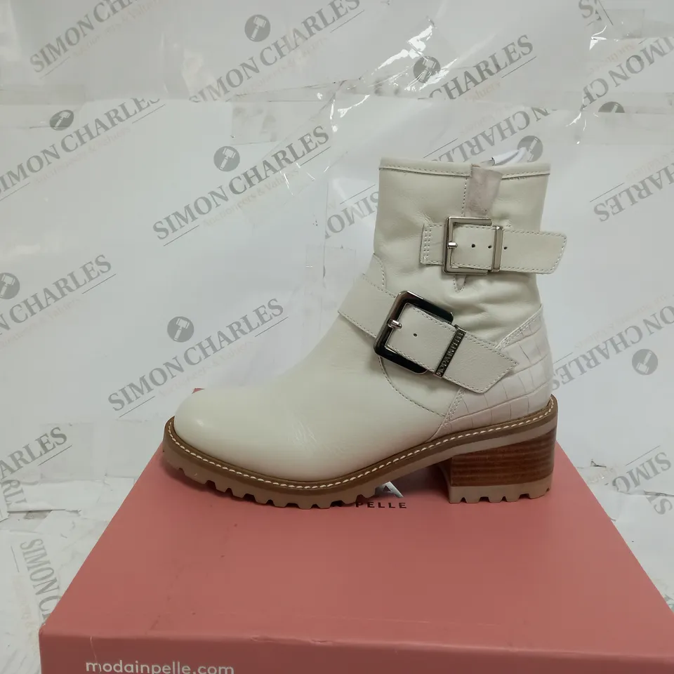 BOXED MODA IN PELLE CORNELIA BIKER BOOTS, CREAM - SIZE 6