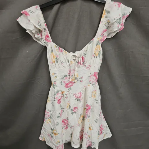 HOLLISTER OPEN BACK ROMPER DRESS IN CREAM FLORAL SIZE XS