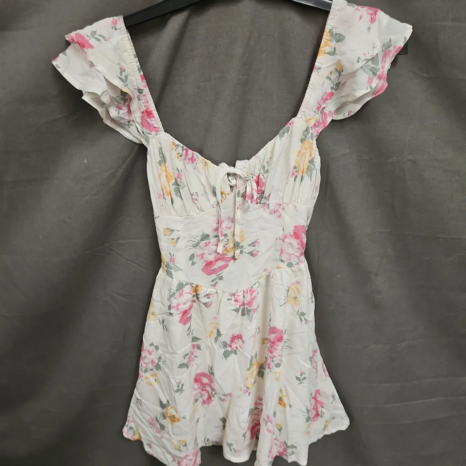 HOLLISTER OPEN BACK ROMPER DRESS IN CREAM FLORAL SIZE XS