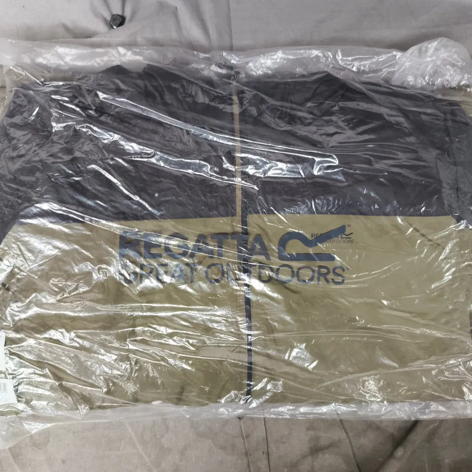 BAGGED REGATTA THORNRIDGE JACKET IN OLIVE/BLACK SIZE LARGE