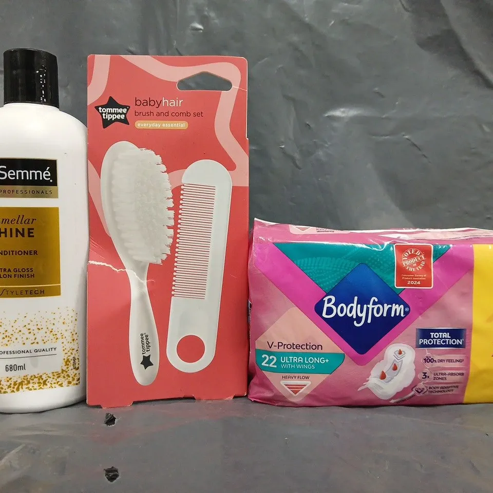 BOX OF APPROXIMATELY 10 ASSORTED ITEMS TO INCLUDE CONDITIONER, BRUSH AND COMB SET, ETC