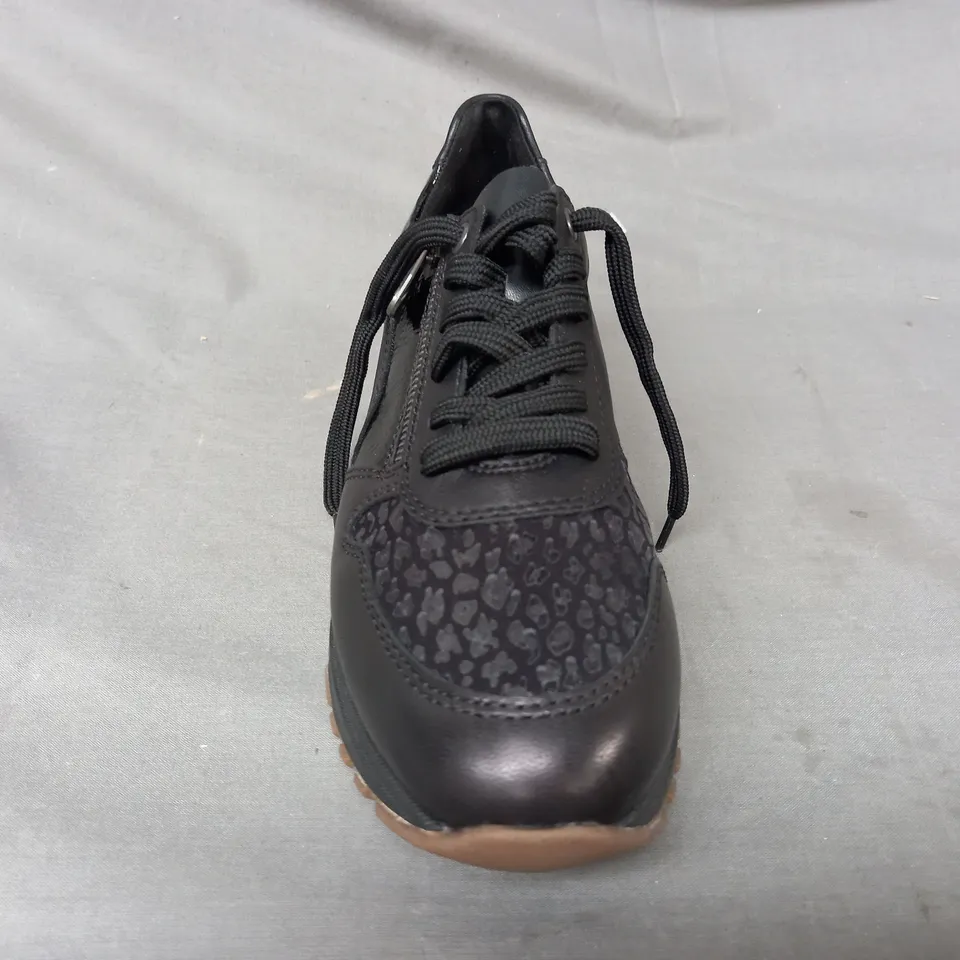 BOXED PAIR OF RIEKER TRAINERS IN BLACK SIZE 6.5