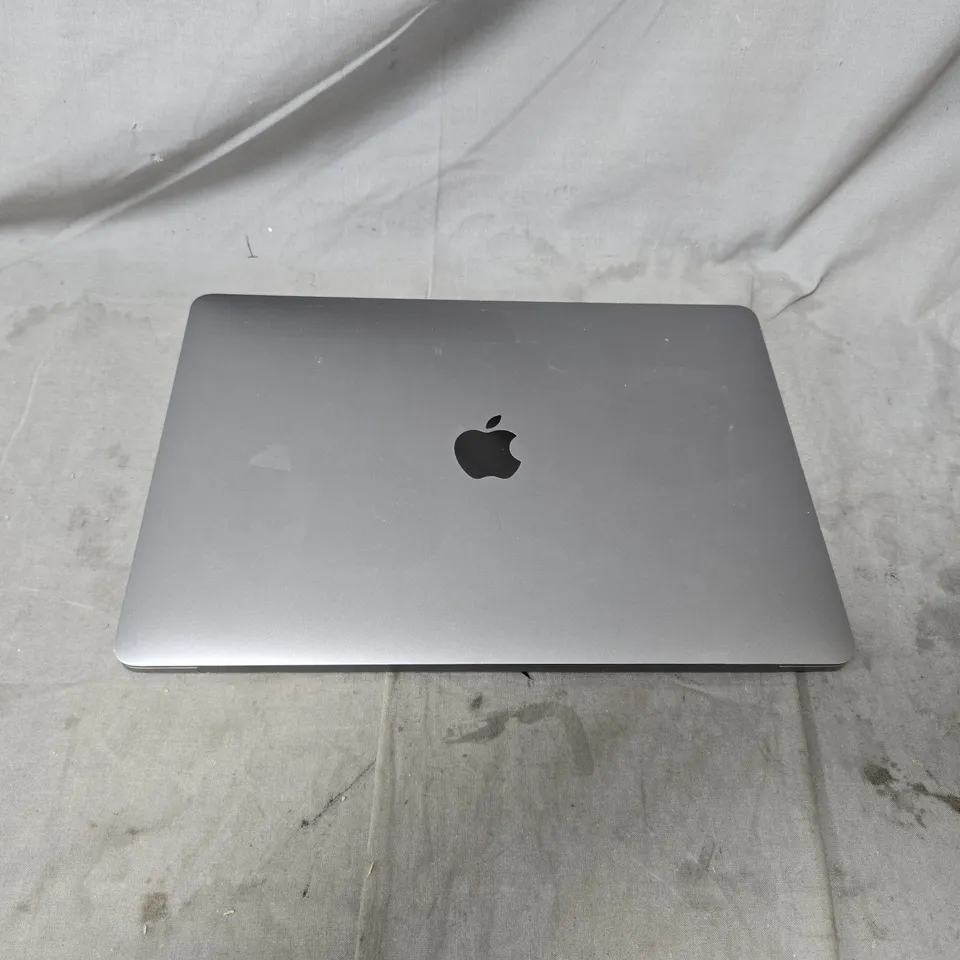 APPLE MACBOOK PRO LAPTOP – SILVER, BOXED. NO ACCESSORIES