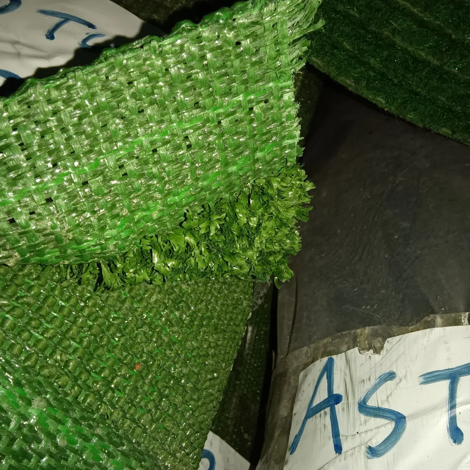 ROLL OF ASTROTURF - 2.74 X 2.74M