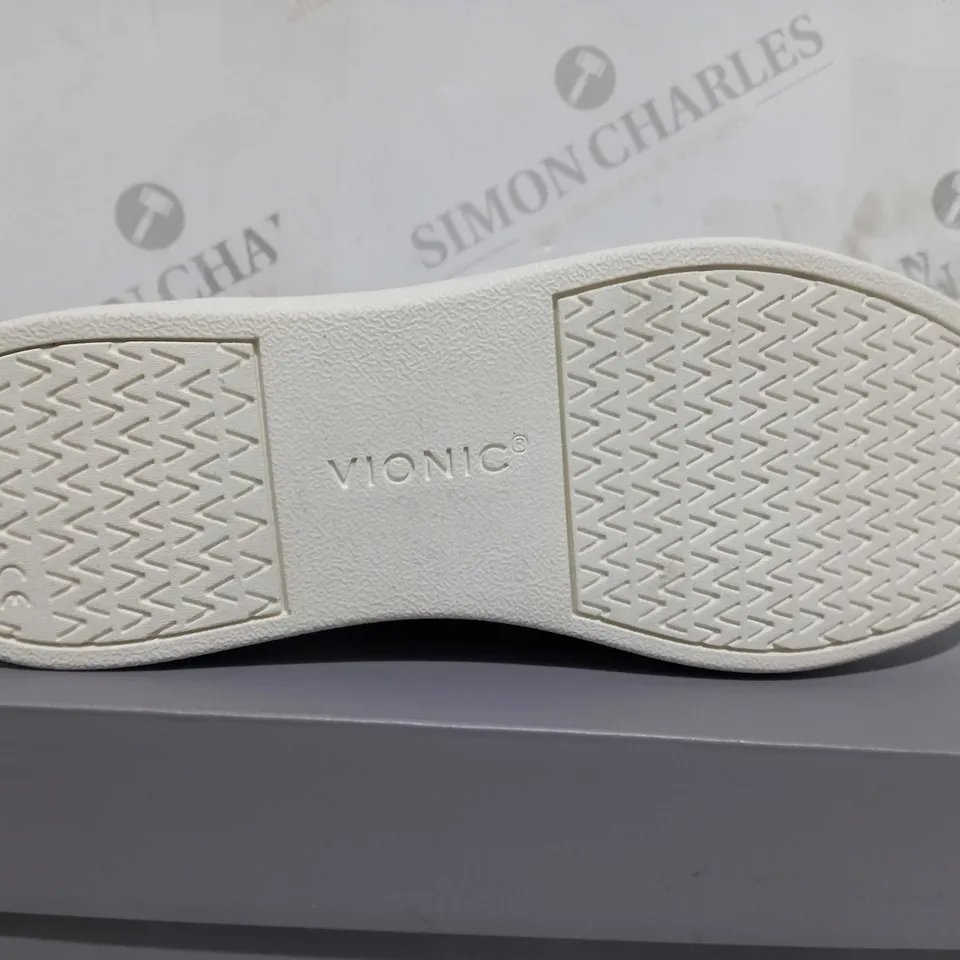 BOXED PAIR OF VIONIC JOVIE SHOES IN WHITE UK SIZE 6