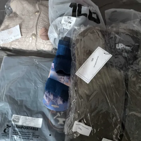 APPROXIMATELY 25 ASSORTED CLOTHING ITEMS IN VARIOUS SIZES, STYLES & COLOURS TO INCLUDE BRANDS SUCH AS UPTHEIR, 100, FRESH FEEL, ETC - COLLECTION ONLY