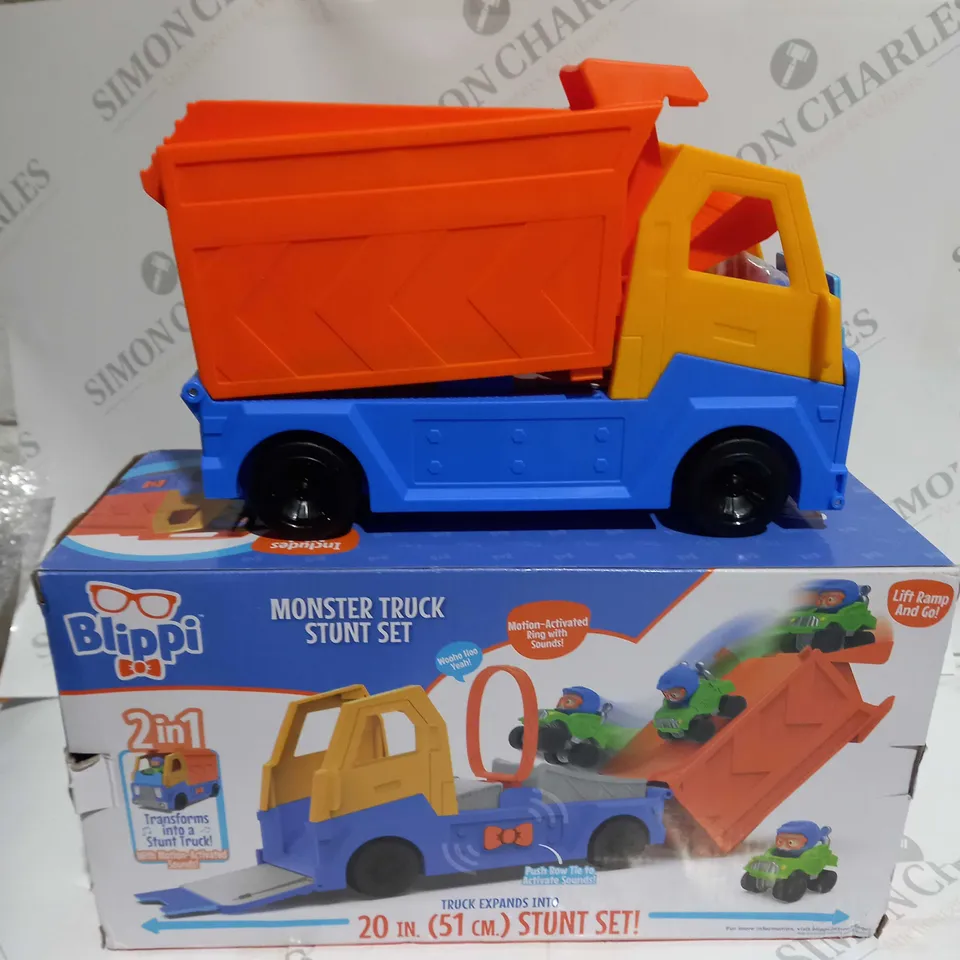 BLIPPI MONSTER TRUCK STUNT SET