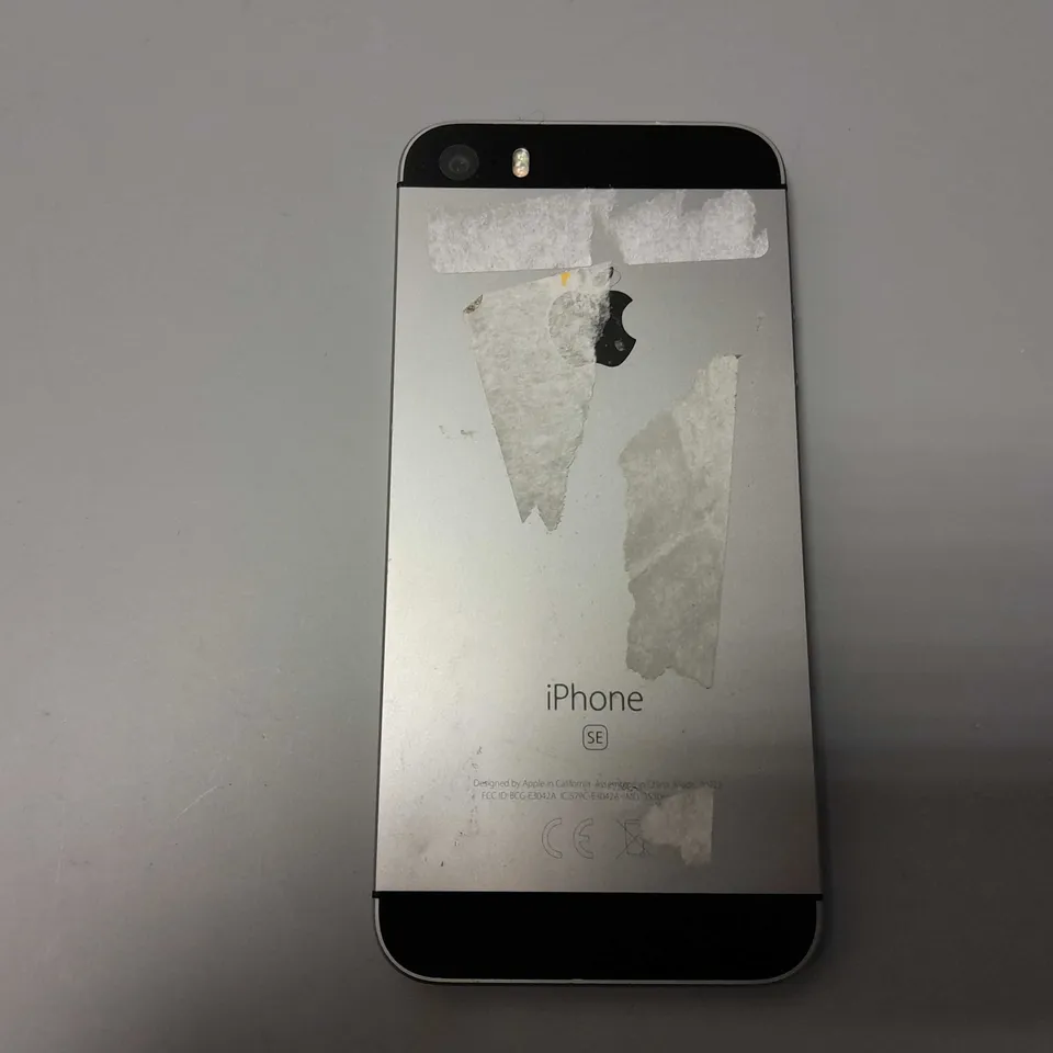 BOXED APPLE IPHONE SE SMARTPHONE