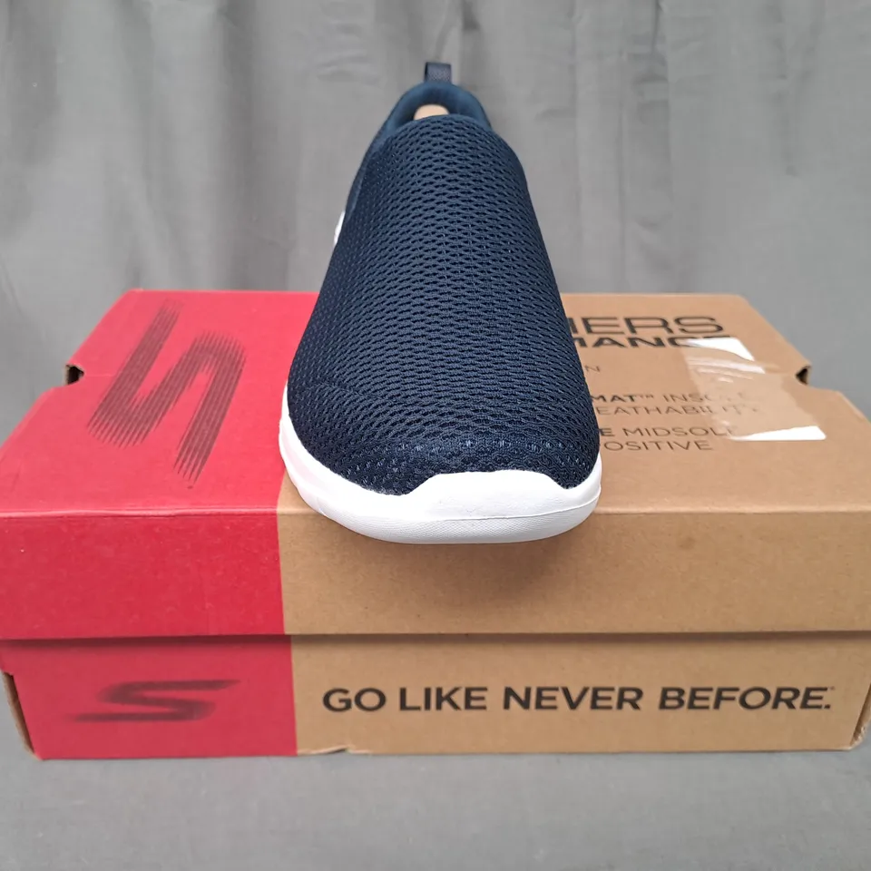 BOXED PAIR OF SKECHERS GO WALK JOY SLIP-ON SHOES IN NAVY UK SIZE 8