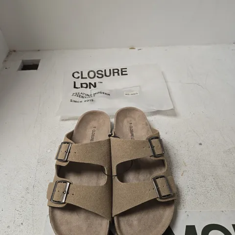 CLOSURE LDN MEN'S PREMIUM STRAP SANDAL – STONE, UK 9 (US 10, EU 44)