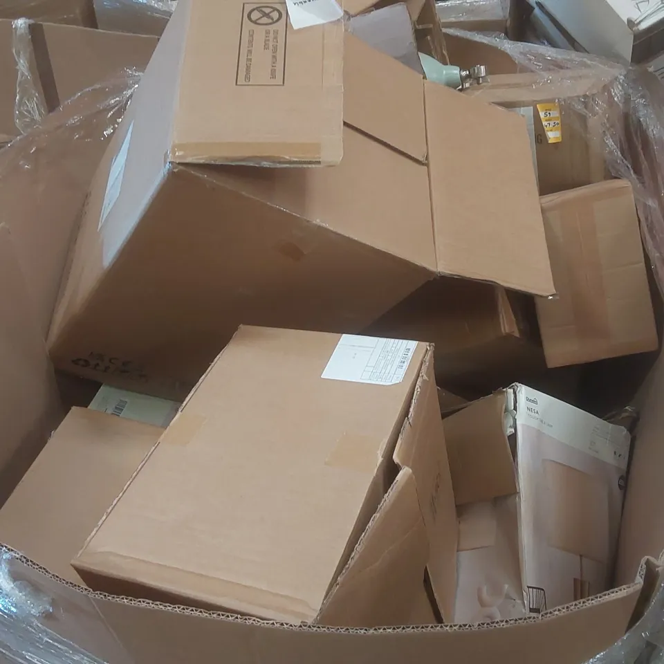 PALLET CONTAINING A VERY LARGE QUANTITY OF ASSORTED DESIGNER LIGHTING PRODUCTS TO INCLUDE: DESK LAMP, CEILING LIGHTS, TABLE LAMP ECT