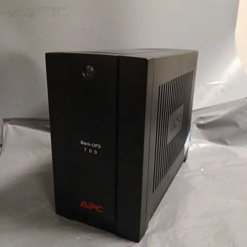 APC BACK-UPS 700 