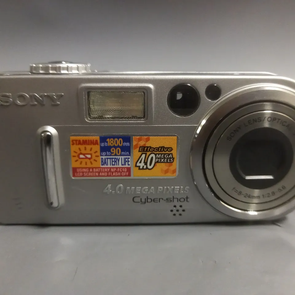 SONY DSC-P9 CAMERA