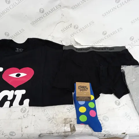 LOT OF APPROX 30 ASSORTED CLOTHING ITEMS AND ACCESSORIES TO INCLUDE; T-SHIRTS, JUMPERS ETC