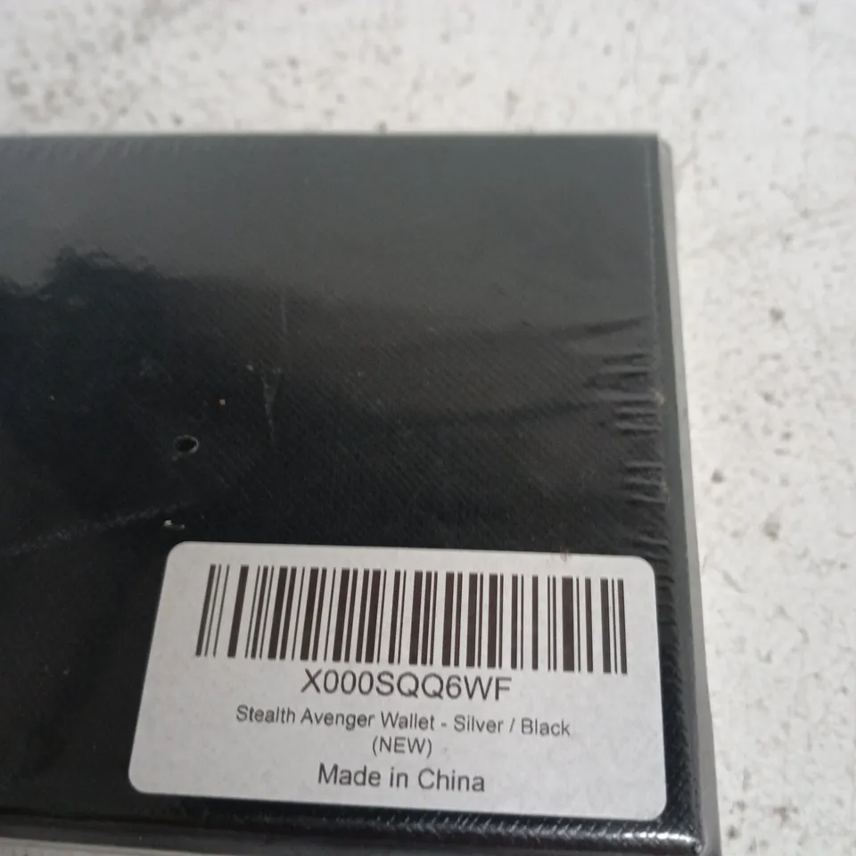 STEALTH AVENGER WALLET – SILVER/BLACK 