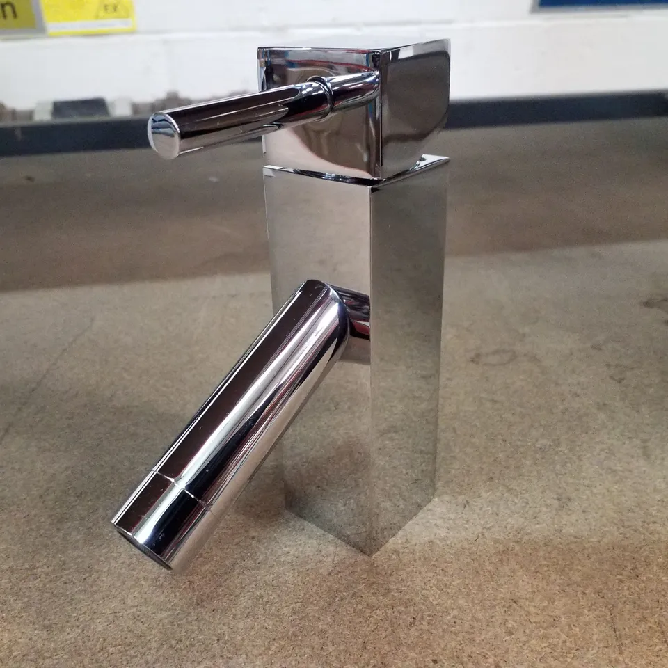 BOXED BRAND NEW VELDEAU HAMPTON M/BLOCK BASIN TAP WITH CLICK WASTE IN CHROME - 235X155X135MM