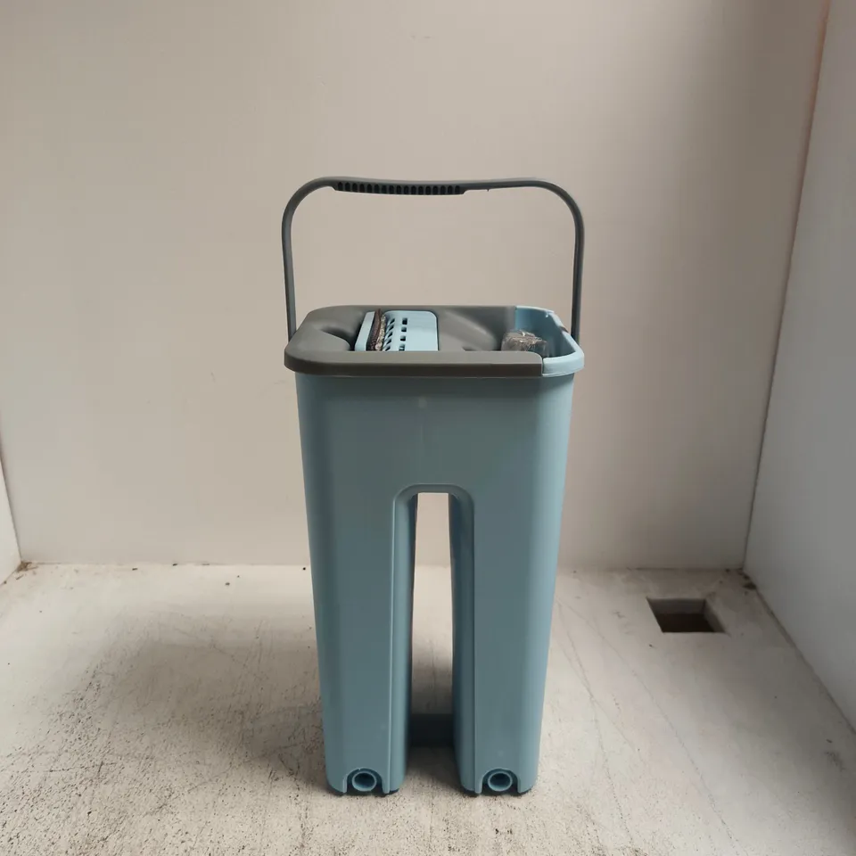 TWO-CHAMBER FLAT MOP AND BUCKET SET
