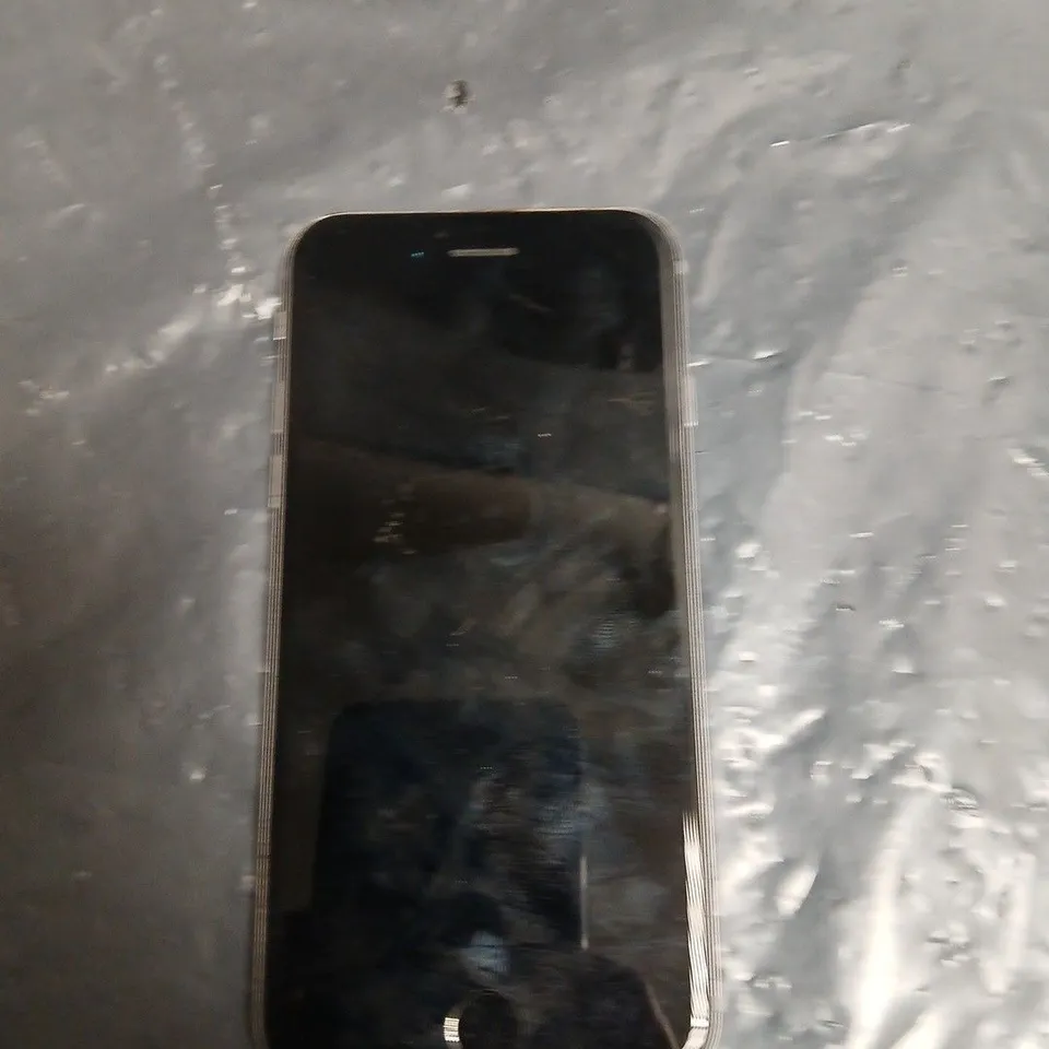 APPLE IPHONE – SILVER - MODEL A1688