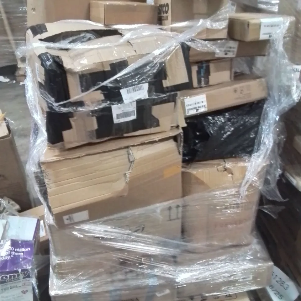 PALLET CONTAINING VARIOUS ASSORTED ITEMS TO INCLUDE PRESSURE WASHER, PET HUTCH, CLOTHING PARCELS, AND LOTS MORE 