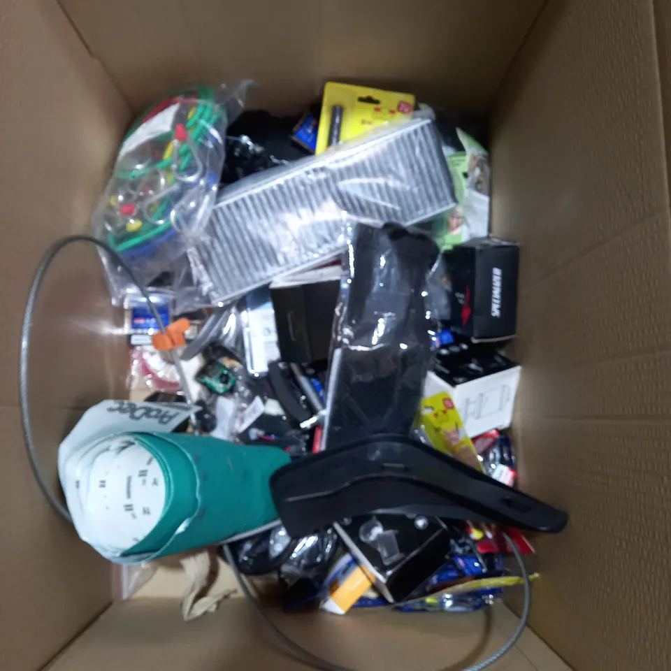 LOT OF ASSORTED ITEMS TO INCLUDE - SEAT COVERS - FILTER - HEAT PIPES / COLLECTION ONLY 