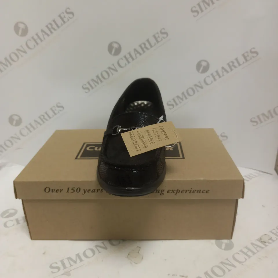 BOXED PAIR OF CUSHION WALK SLIP ON SHOES IN BLACK - SIZE 5 
