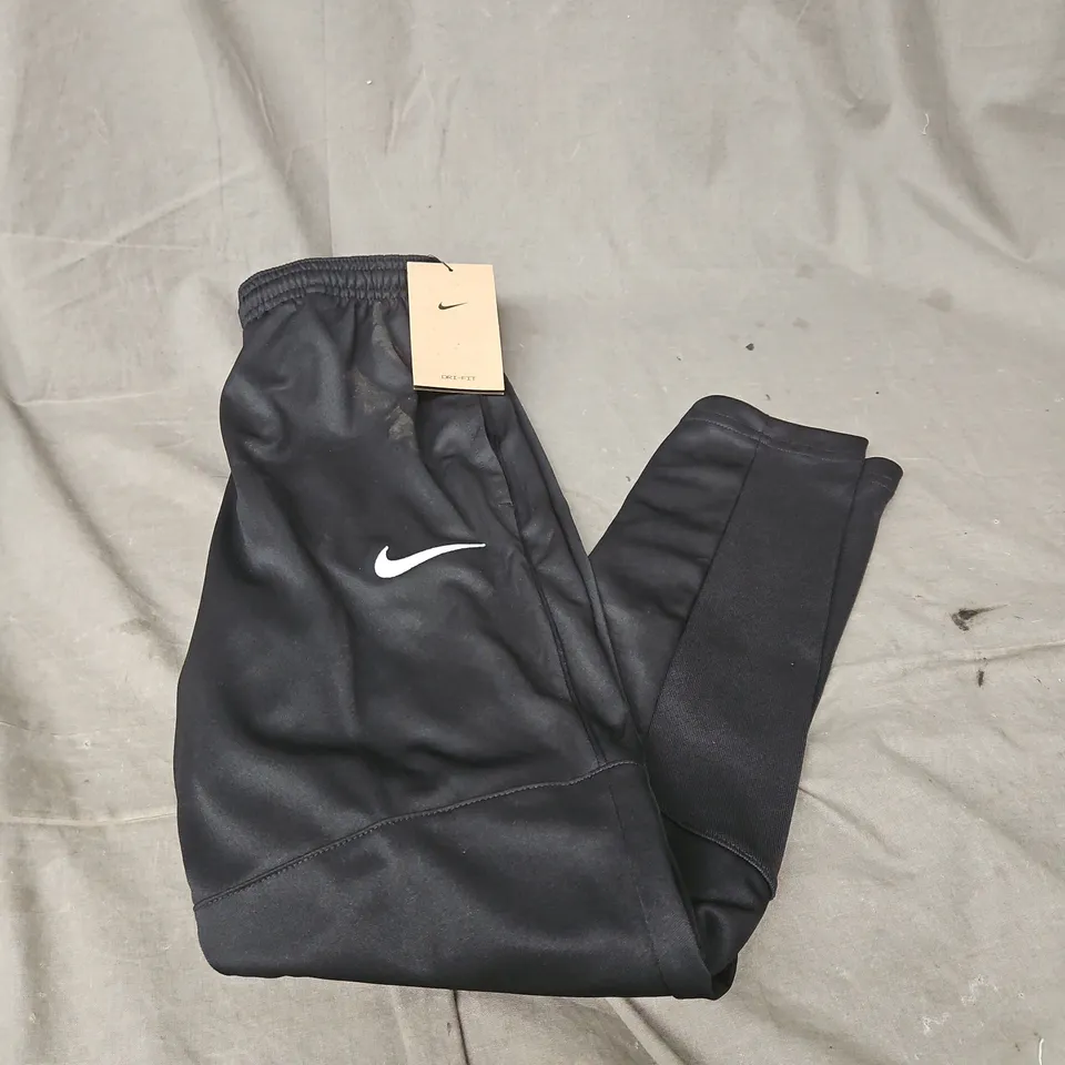 NIKE KIDS STANDARD FIT TRACK PANTS IN BLACK SIZE M