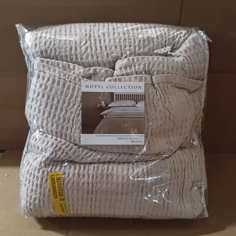 BAGGED WAFFLE BEDSPREAD, 260X250CM - TAUPE 