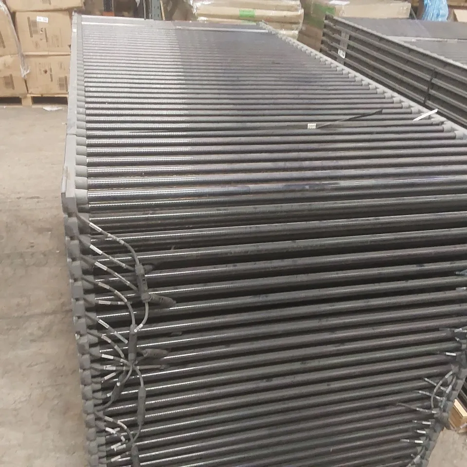 PALLET CONTAINING A VERY LARGE QUANTITY OF SOLYNDRA 200W SOLAR PANELS