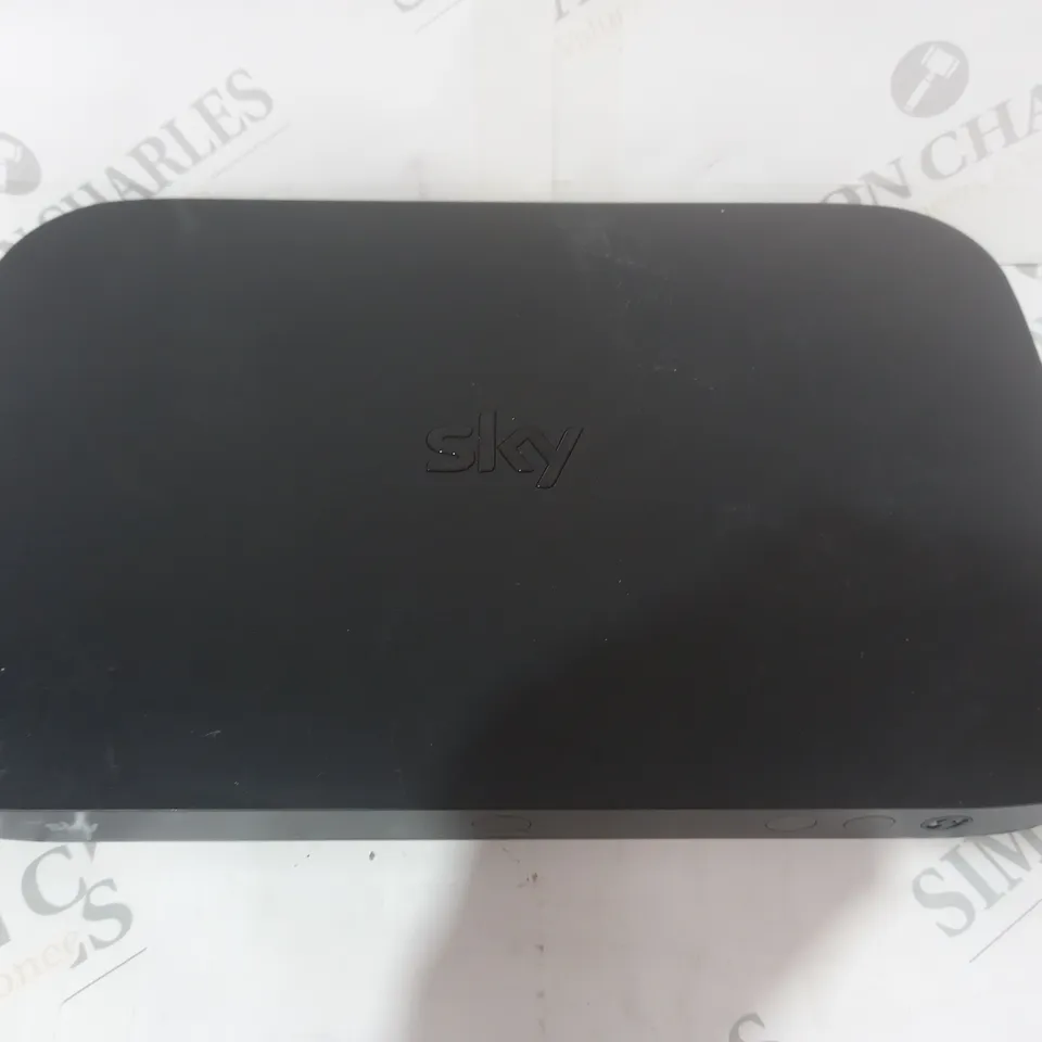SKY Q BOX ES340A-D8