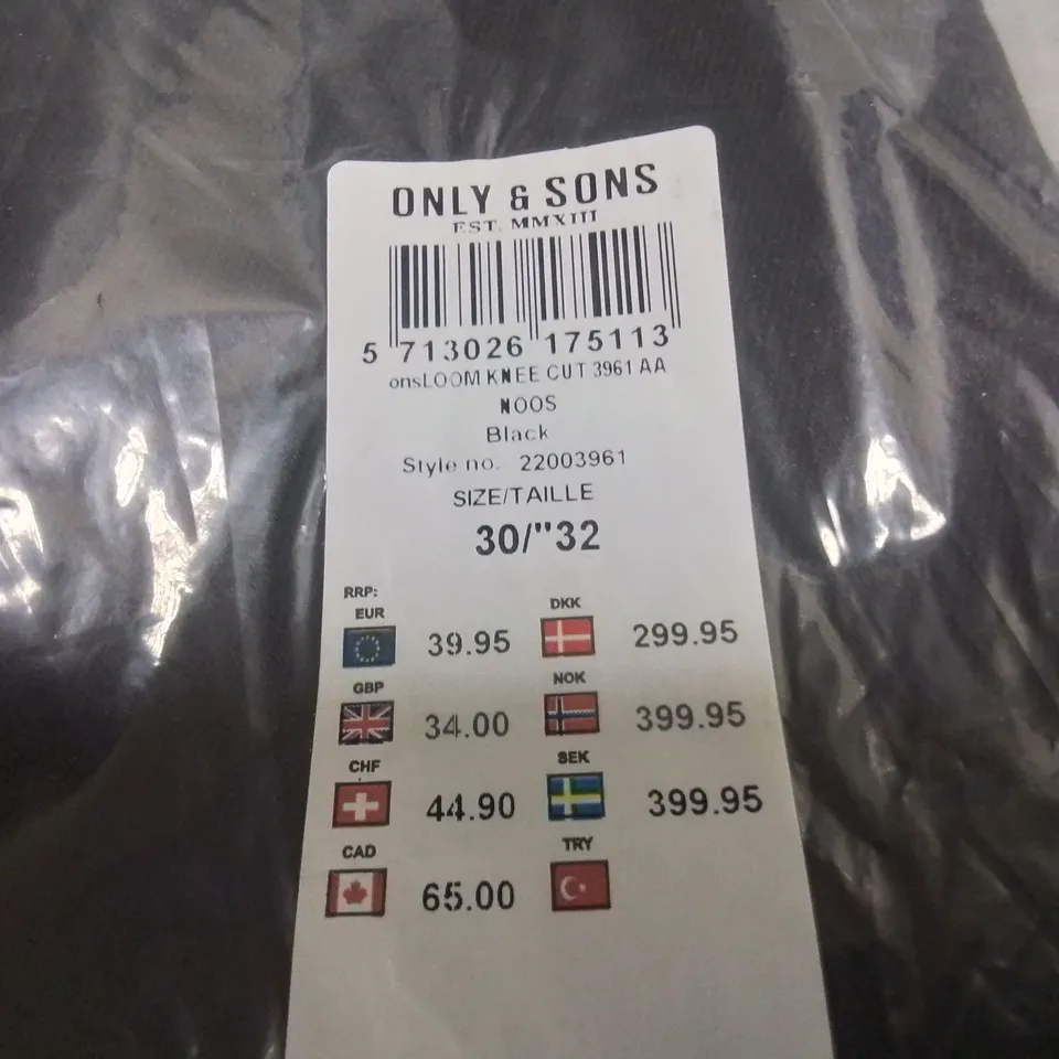 LOT OF 4 ASSORTED ITEMS INCLUDES 3 PAIRS OF ONLY & SONS SLIM DENIM PANTS 30/32 IN BLACK AND AMPLICOMMS BIGGER 40PLUS PHONE