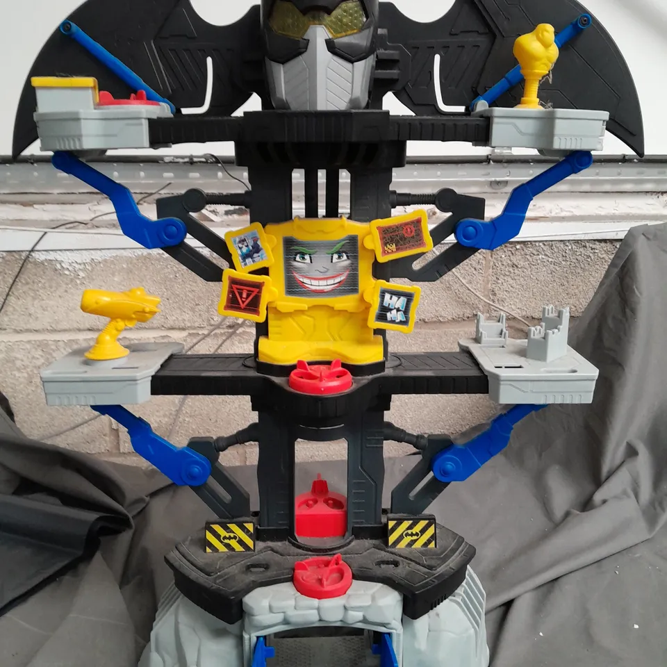 IMAGINEXT DC SUPER FRIENDS TRANSFORMING BATCAVE 