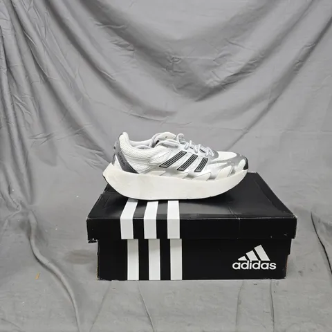 ADIDAS SNEAKERS – WHITE/SILVER WITH THREE STRIPES SIZE 6 