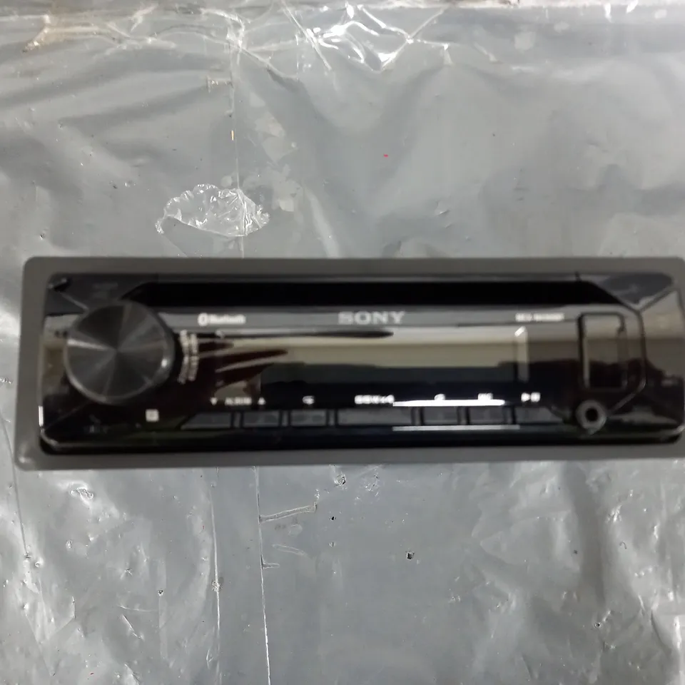 SONY CAR RADIO WITH BLUETOOTH AND USB  