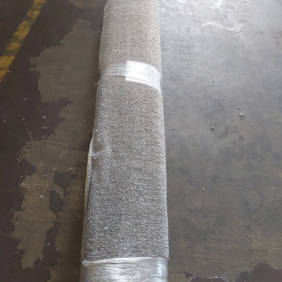 ROLL OF QUALITY GRIFFIN SMOKE FELT BACK CARPET - APPROXIMATELY 1.95 x 4m