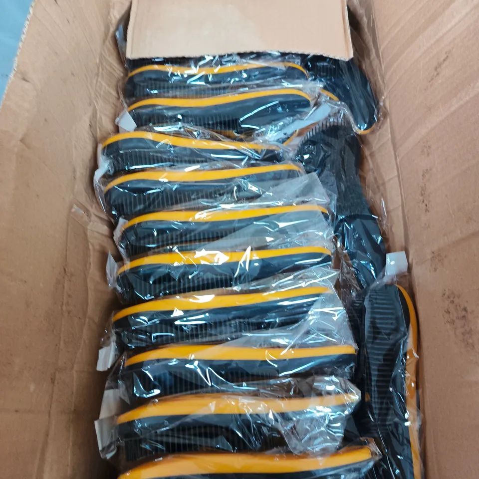 APPROXIMATELY 15 PLASTIC HAIRBRUSHES IN YELLOW/BLACK