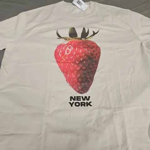 ABERCROMBIE AND FITCH GRAPHIC TEE -SIZE M